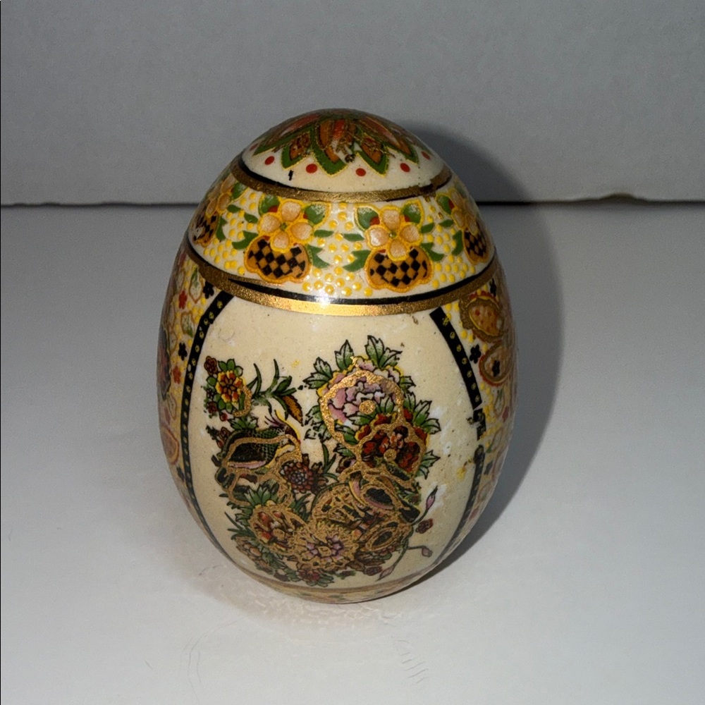 Vintage Satsuma-Style Porcelain Egg – Hand-Painted Floral & Gold Moriage Decor